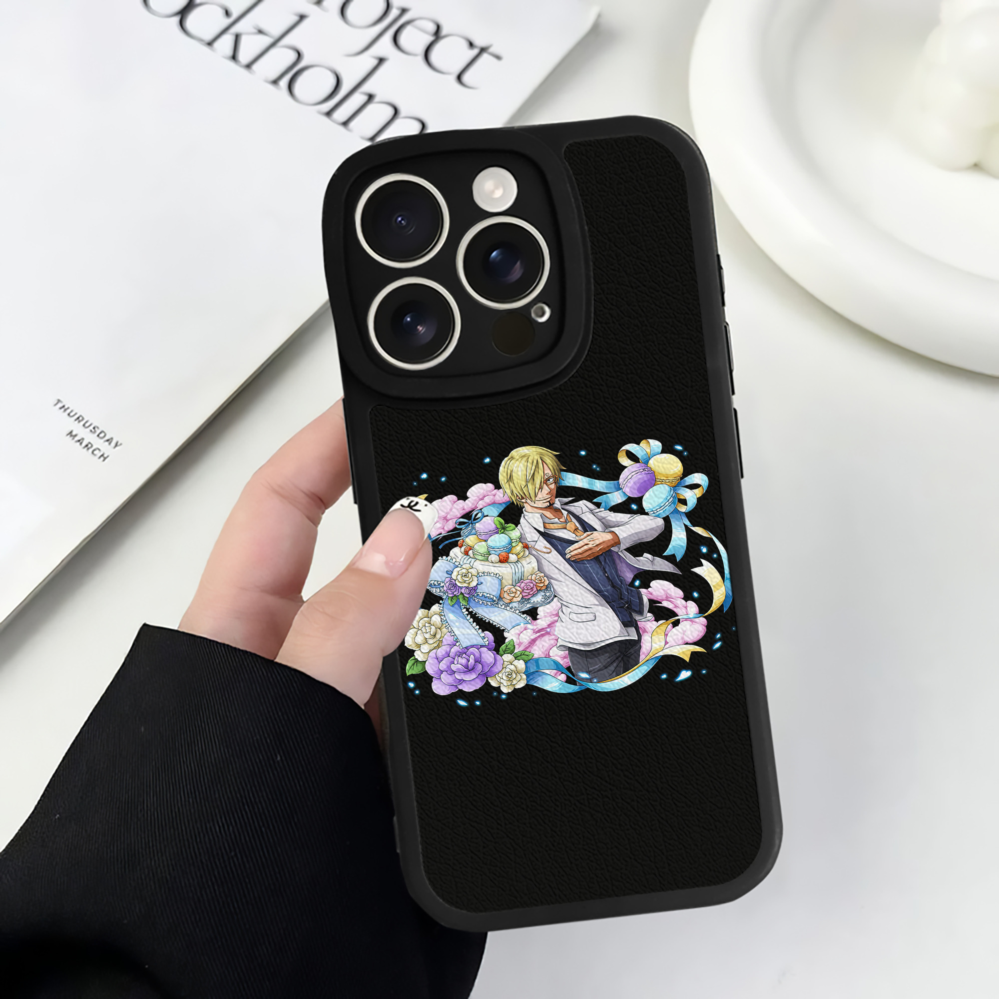 （画像用） ワンピース サンジ ONE PIECE Sanji 【iPhone 16シリーズ対応】シリコンスマホケース（レザー調） 材質：シリコン